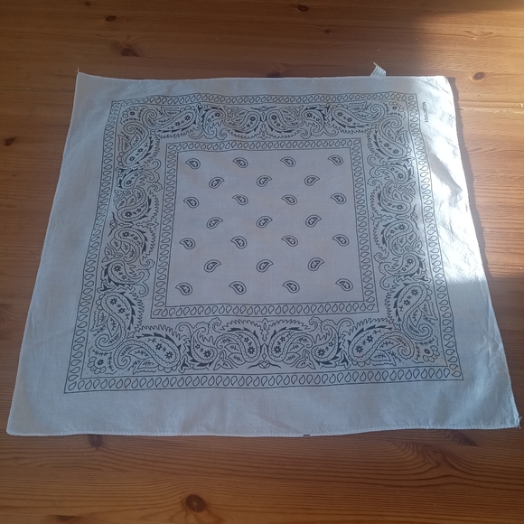 [2 FOR 1]Black and white bandana - Picture 2 of 4